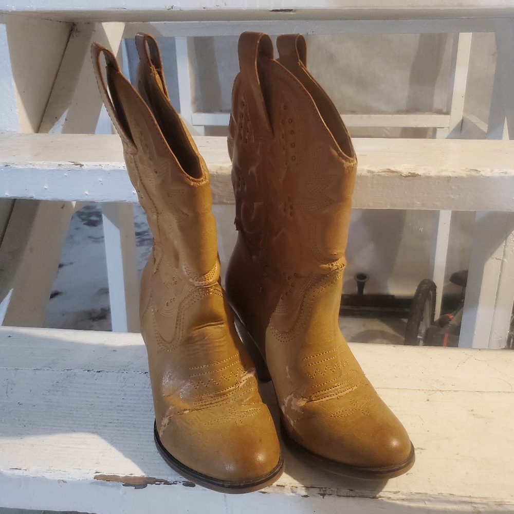 Mia girl size 8 cowgirl boots light brown/ tan